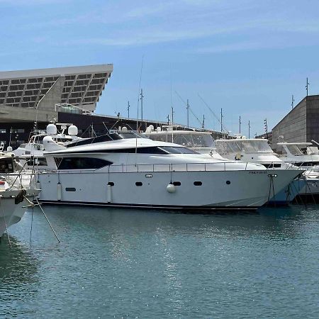 Hotel Yacht 20Metros Sant Adrià de Besòs Exterior foto