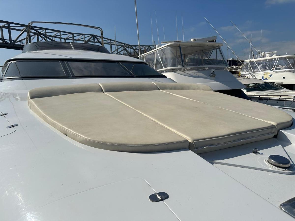 Hotel Yacht 20Metros Sant Adrià de Besòs Exterior foto