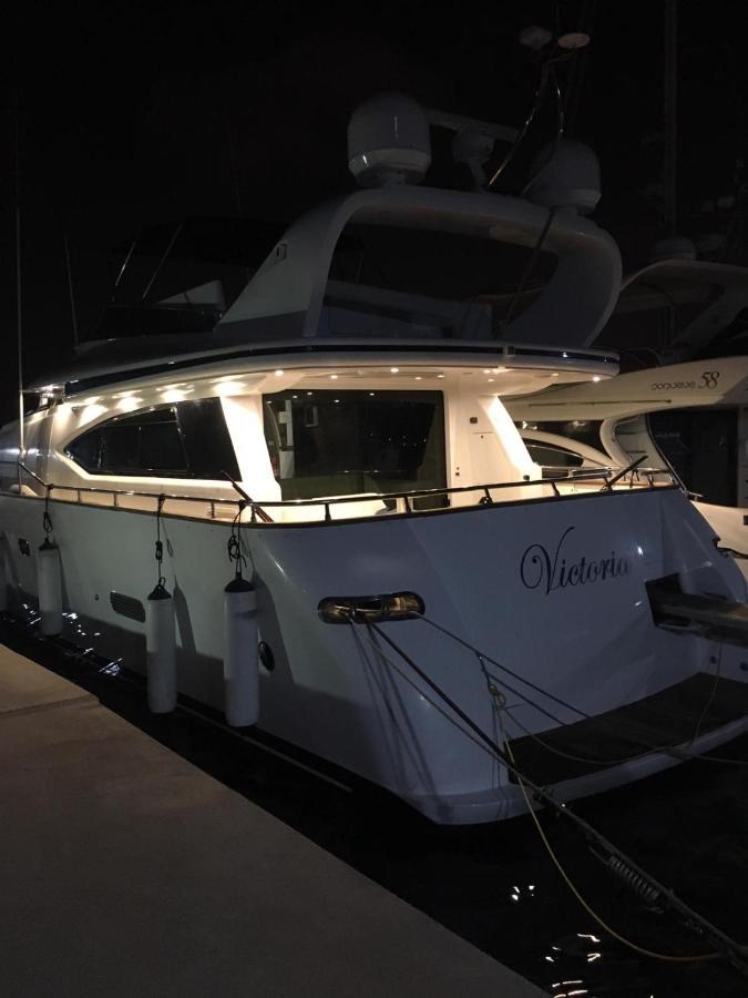 Hotel Yacht 20Metros Sant Adrià de Besòs Exterior foto